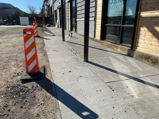 Commercial sidewalk concrete pour
